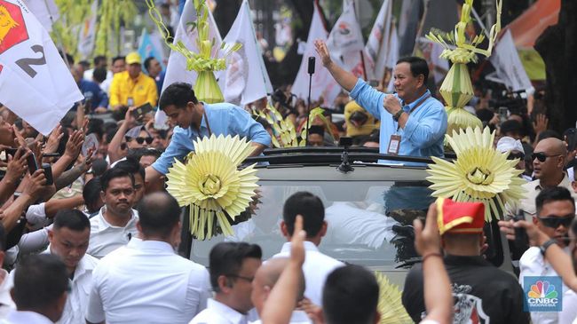 Prosesi Prabowo-Gibran Diarak ke KPU Menggunakan Kendaraan Maung