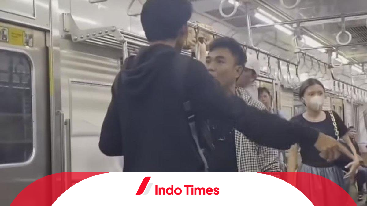 Video Viral Penumpang Bertengkar di KRL Akibat Senggolan saat Naik-Turun!