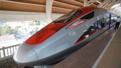 Luhut Mengatakan China Akan Melanjutkan Pembangunan Kereta Cepat yang Menuju Surabaya dengan Suku Bunga Rendah