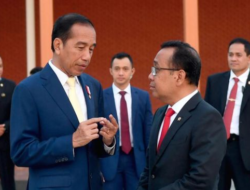 Jokowi Mengaku Menyukai Dasi Kuning, Hasto PDIP Menyampaikan Pendapatnya