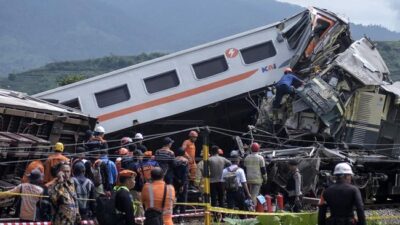 Masinis Terjepit, Ibu dan Anak Mengalami Luka-luka