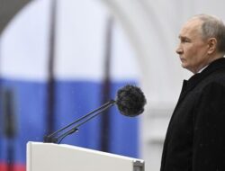 Putin Memperingatkan Kekuatan Nuklir Rusia Selalu Siap Siaga pada Hari Kemenangan