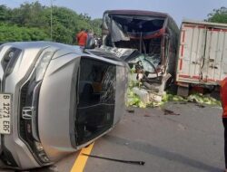 Tabrakan Beruntun di Tol Cipularang, Mobil Terbalik dan 3 Orang Terluka