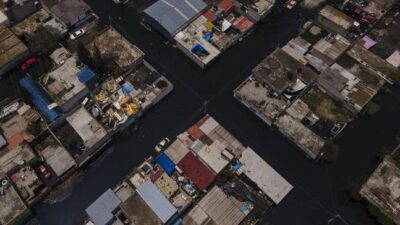 Warga Meksiko Terkepung oleh Air Limbah Hitam Pekat dan Berbau Mengerikan