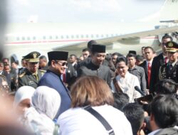 Prabowo Subianto accompanies Jokowi to Halim Air Base, wishing him the best in his future endeavors