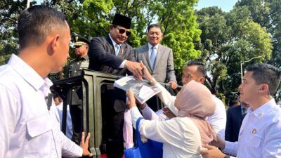 Tears of Happiness and Prayers as People Encounter Prabowo Subianto: “I Finally Received His Autograph”