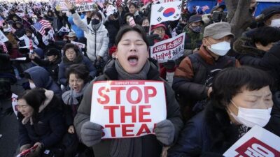“Dukungan Massa untuk Presiden Korsel di Seoul”