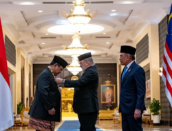 Prabowo Terima Penghargaan: Wawasan Lawatan Malaysia Terbaru