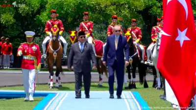Potret Hangat Prabowo & Erdogan: Upacara Kenegaraan yang Menjanjikan