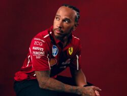 Peringatan Ecclestone: Prioritas Ferrari akan Menjadi Tantangan untuk Hamilton.
