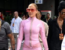 Penampilan Jennifer Lopez di Paddock Ferrari Menghebohkan