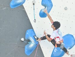 Daftar Alat Panjat Tebing Wajib untuk Pemanjat