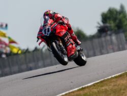 Bulega Dominasi FP2 WSBK Inggris: Keunggulan Tak Terbendung