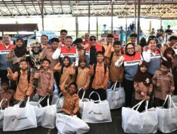 Bantuan Paket Seragam Sekolah dari Pertamina di Balikpapan