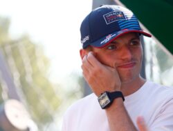 Alasan Verstappen Tetap Diam Amid Rumor Pindah ke Mercedes