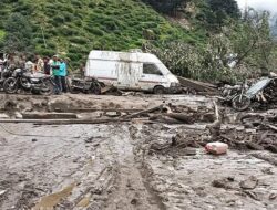 Banjir Dahsyat: Puluhan Tewas, Ratusan Hilang